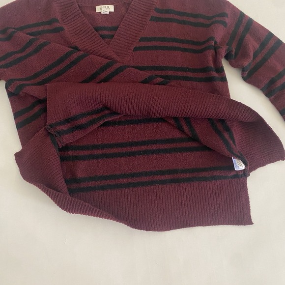 a.n.a. Maroon Black V Neck Long Sleeve Small Sweater Dark Academia Preppy Cozy - Picture 7 of 10
